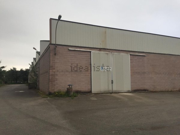 capannone in vendita ad Aviano