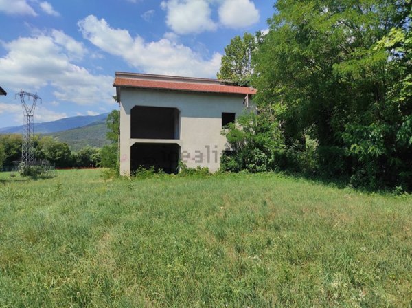 pentavano in vendita ad Aviano