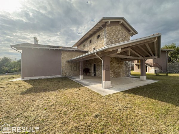 casa indipendente in vendita ad Aviano