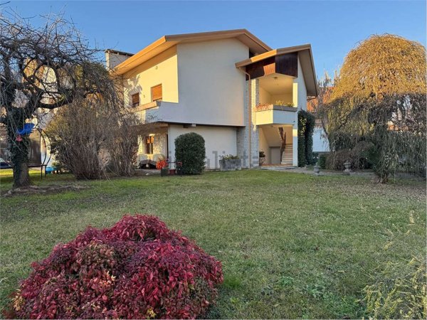 casa indipendente in vendita ad Aviano
