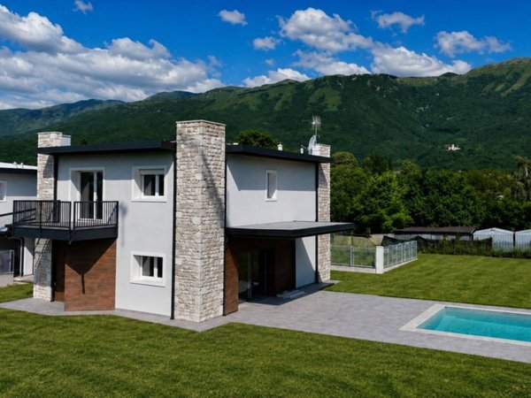 casa indipendente in vendita ad Aviano