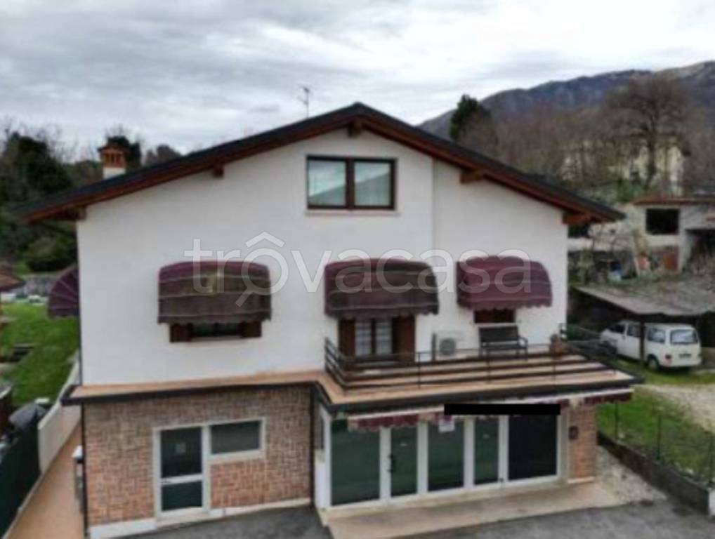 negozio in vendita ad Aviano