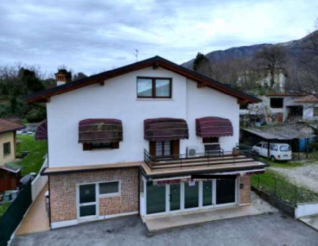 negozio in vendita ad Aviano