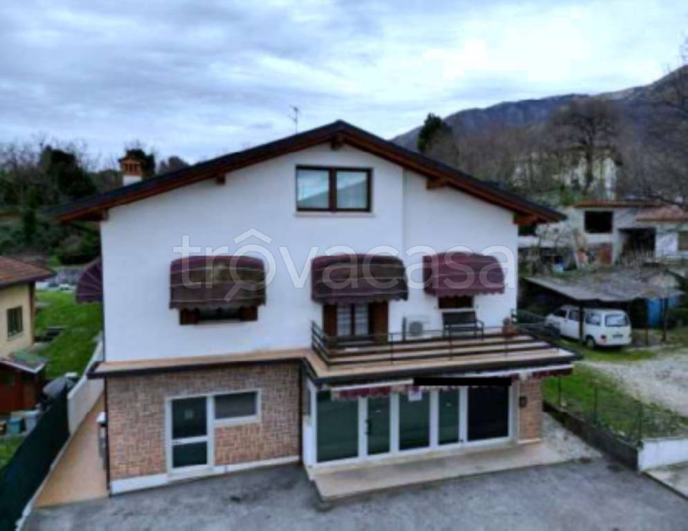 negozio in vendita ad Aviano