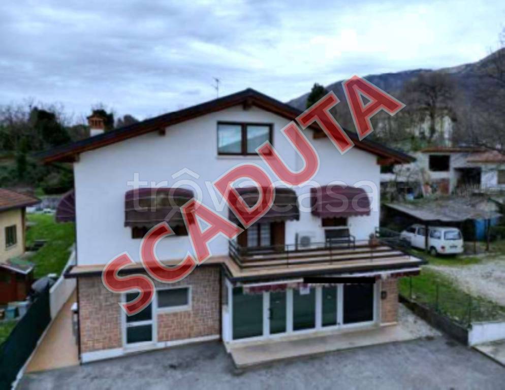 negozio in vendita ad Aviano