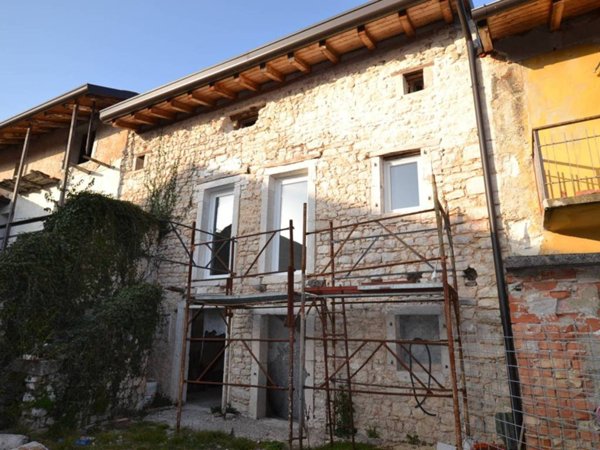 casa indipendente in vendita ad Aviano