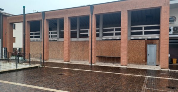 negozio in vendita ad Aviano