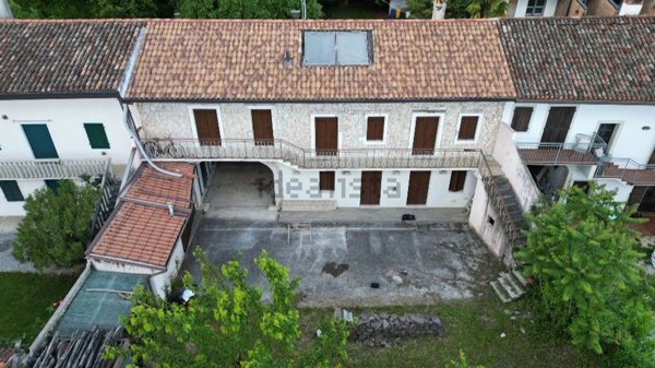 esavano in vendita ad Aviano