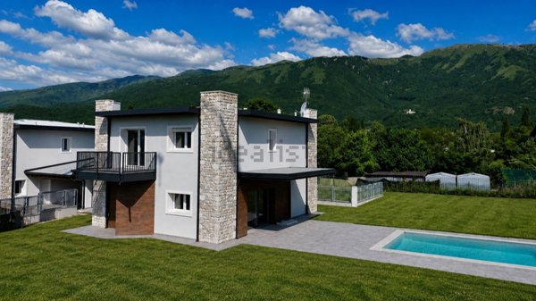 casa indipendente in vendita ad Aviano