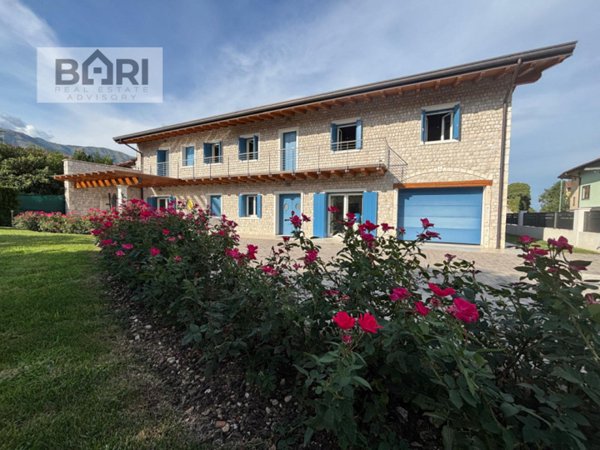casa indipendente in vendita ad Aviano