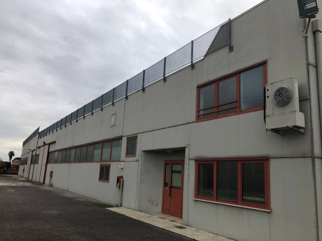 locale commerciale in vendita ad Azzano Decimo