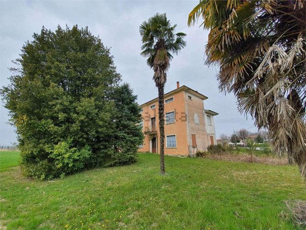 casa indipendente in vendita ad Azzano Decimo in zona Corva