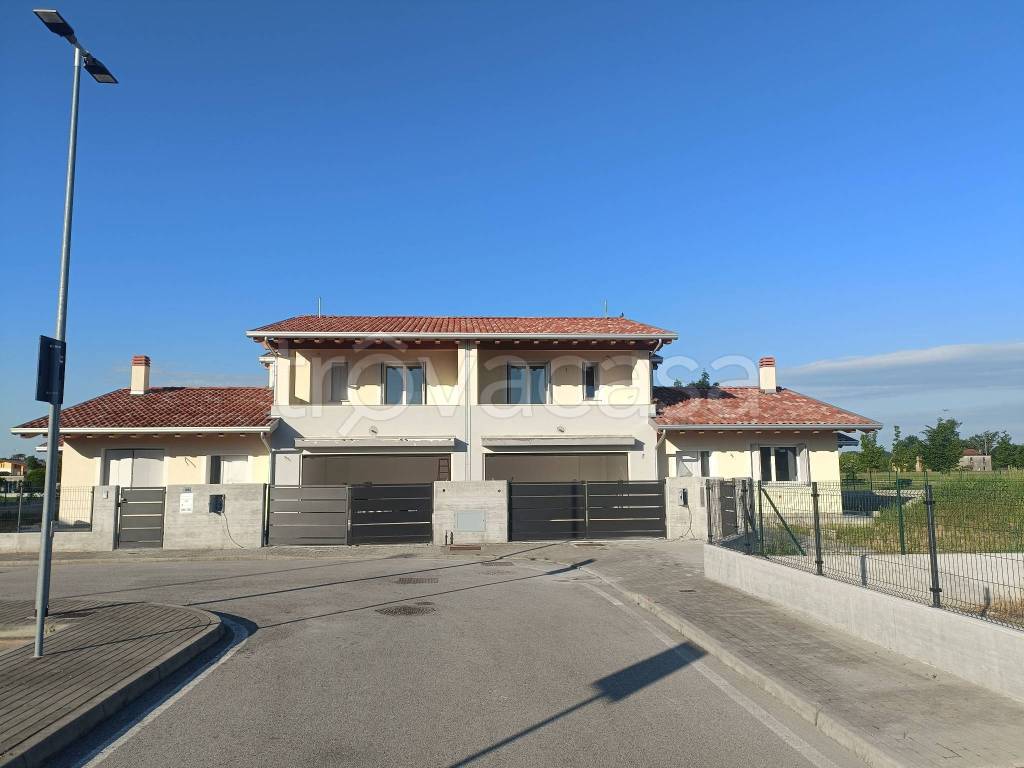 casa indipendente in vendita ad Azzano Decimo