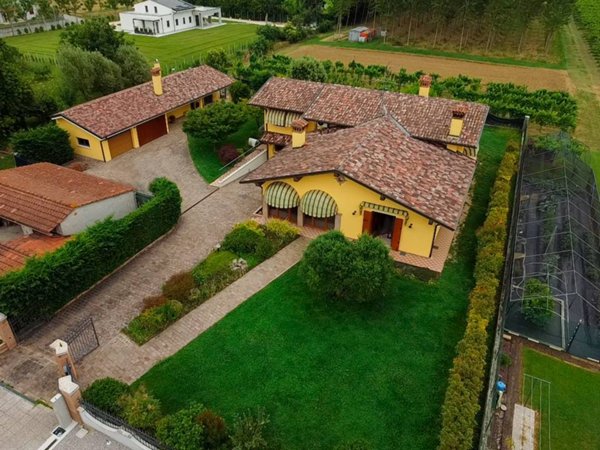 casa indipendente in vendita ad Azzano Decimo in zona Fratte