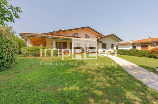 casa indipendente in vendita ad Azzano Decimo
