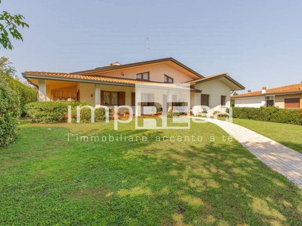 casa indipendente in vendita ad Azzano Decimo
