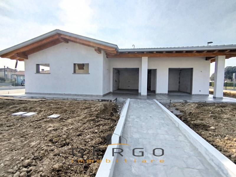 casa indipendente in vendita ad Azzano Decimo