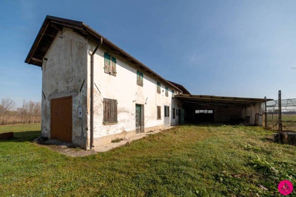 casa indipendente in vendita ad Azzano Decimo in zona Tiezzo