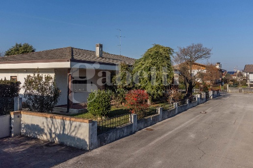 casa indipendente in vendita ad Azzano Decimo