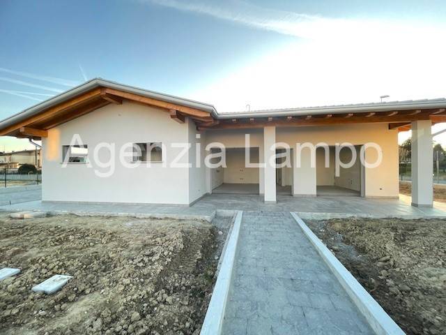 casa indipendente in vendita ad Azzano Decimo