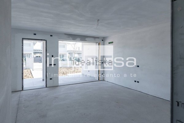 casa indipendente in vendita ad Azzano Decimo in zona Corva