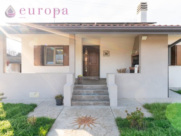 casa indipendente in vendita ad Azzano Decimo