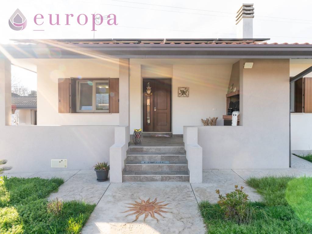 casa indipendente in vendita ad Azzano Decimo