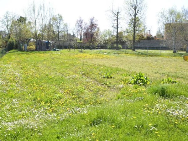 terreno agricolo in vendita ad Azzano Decimo in zona Tiezzo