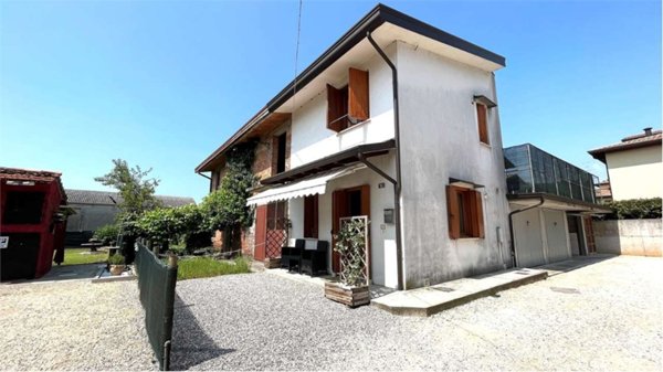 casa indipendente in vendita ad Azzano Decimo