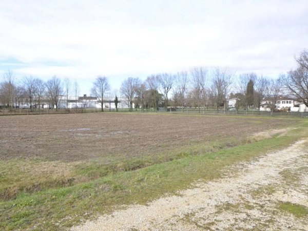 terreno edificabile in vendita ad Azzano Decimo