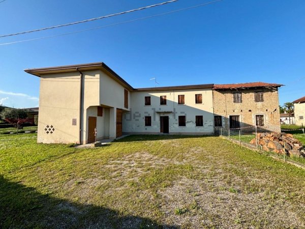 casa indipendente in vendita ad Azzano Decimo