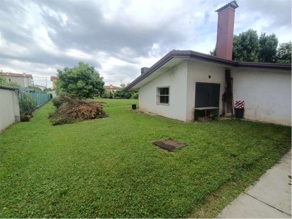 casa indipendente in vendita ad Azzano Decimo in zona Corva