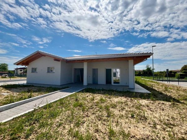 casa indipendente in vendita ad Azzano Decimo