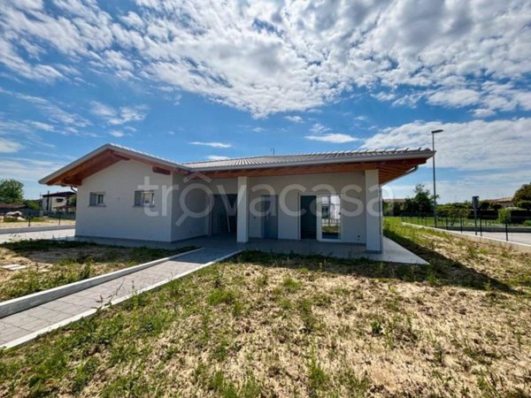 casa indipendente in vendita ad Azzano Decimo