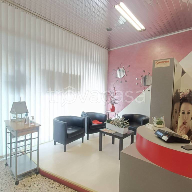 negozio in vendita ad Azzano Decimo in zona Tiezzo