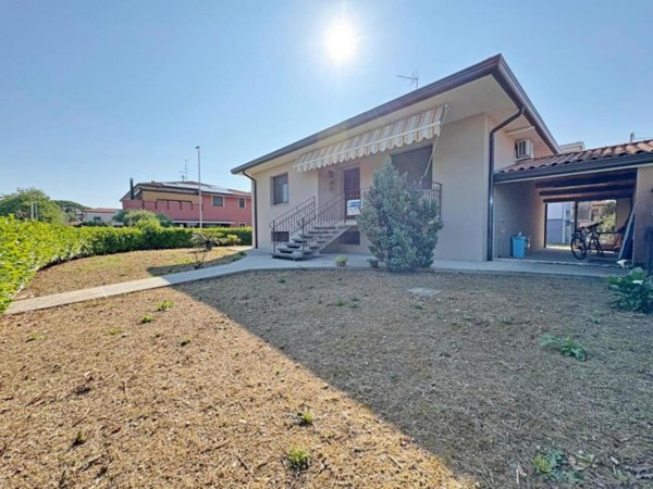 casa indipendente in vendita ad Azzano Decimo
