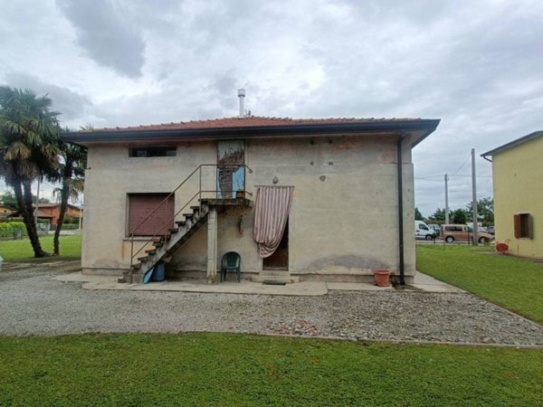 casa indipendente in vendita ad Azzano Decimo in zona Corva
