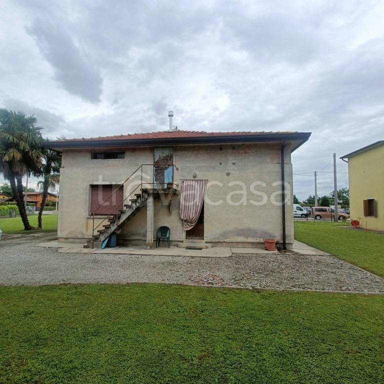 casa indipendente in vendita ad Azzano Decimo in zona Corva