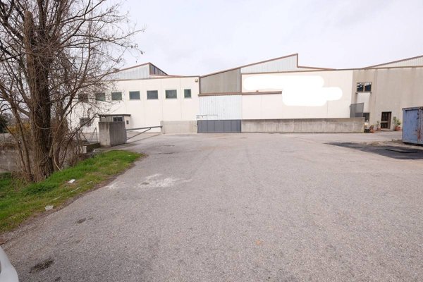 locale di sgombero in vendita ad Azzano Decimo