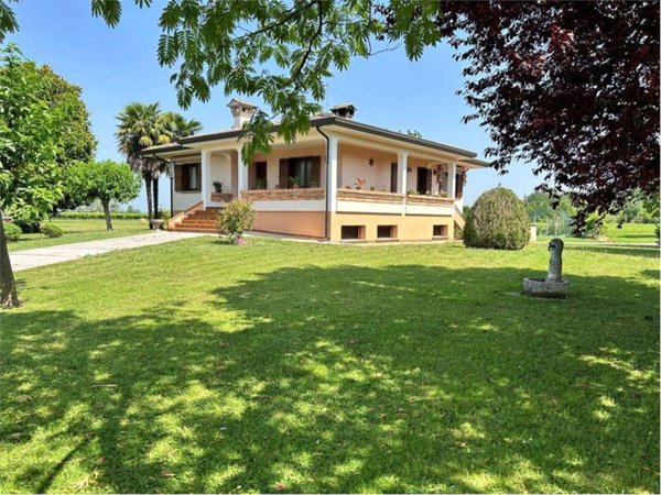 casa indipendente in vendita ad Azzano Decimo
