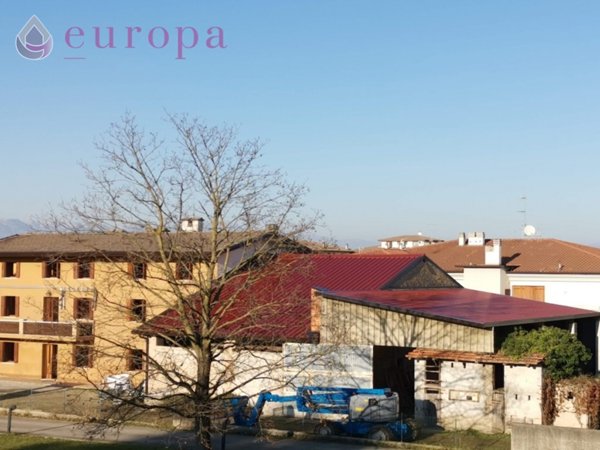 casa indipendente in vendita ad Azzano Decimo in zona Tiezzo