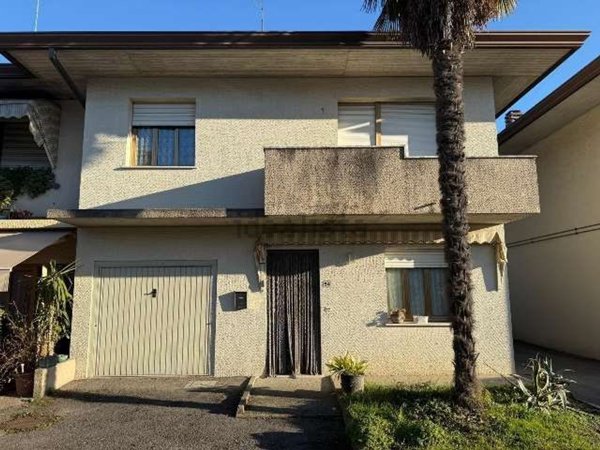 casa indipendente in vendita ad Azzano Decimo