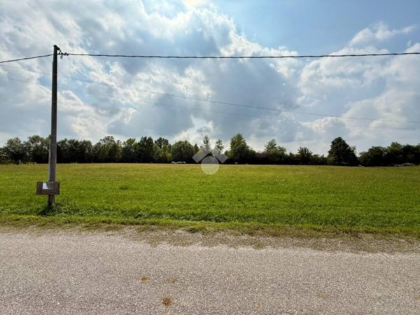 terreno agricolo in vendita ad Azzano Decimo in zona Cesena