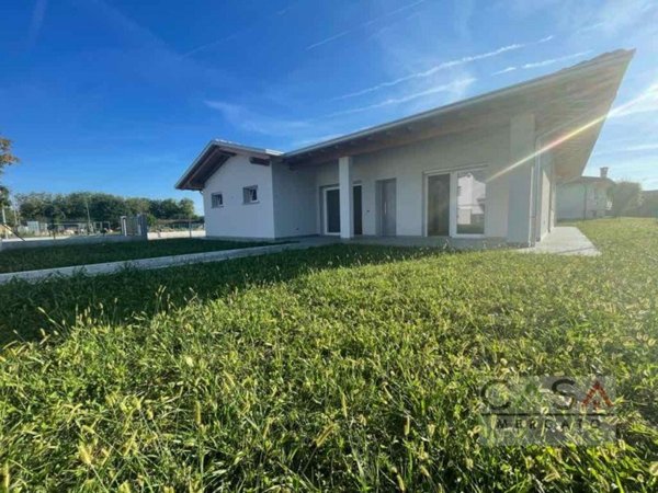 casa indipendente in vendita ad Azzano Decimo in zona Corva