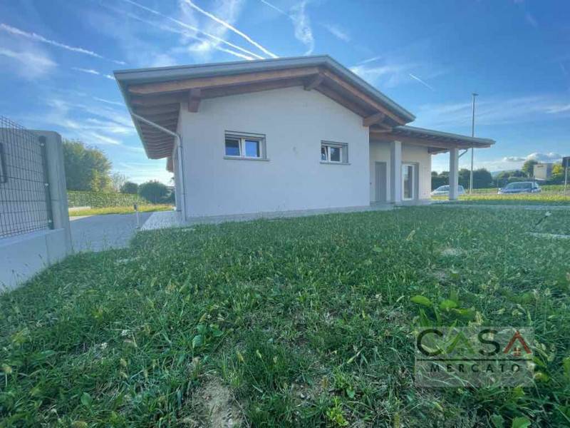 casa indipendente in vendita ad Azzano Decimo in zona Corva