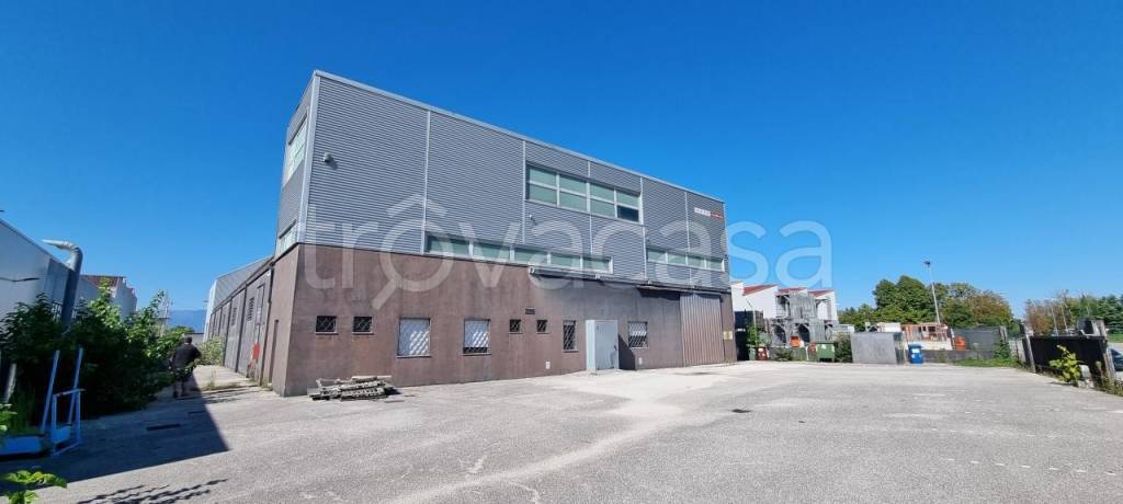 capannone in vendita ad Azzano Decimo