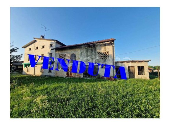 casa indipendente in vendita ad Azzano Decimo in zona Tiezzo