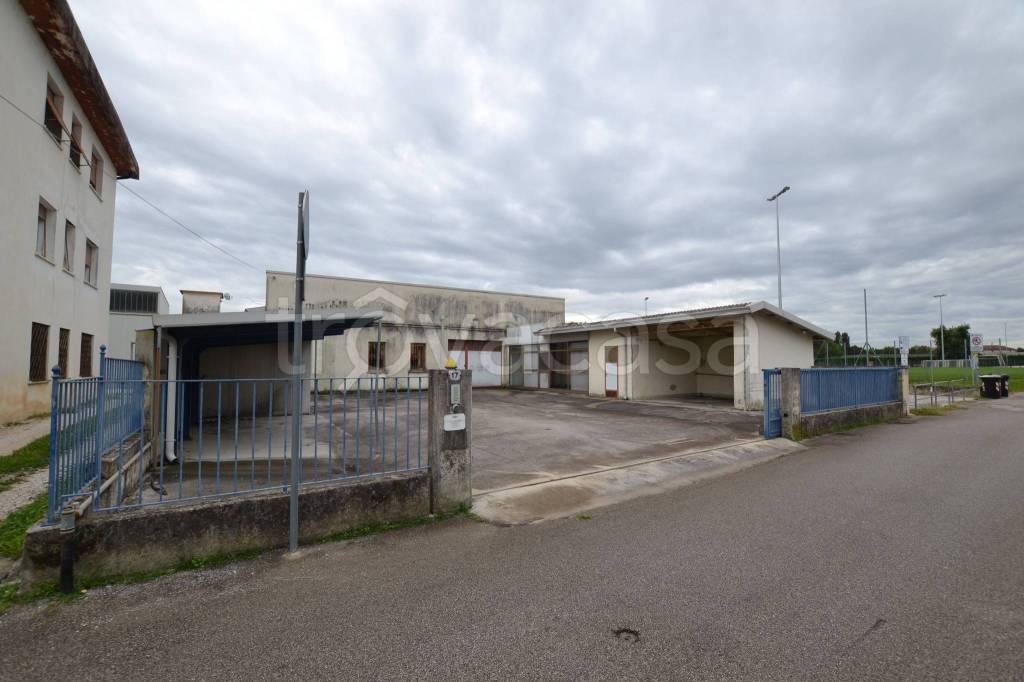 locale commerciale in vendita ad Azzano Decimo