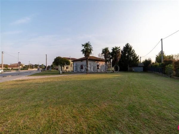 casa indipendente in vendita ad Azzano Decimo in zona Corva