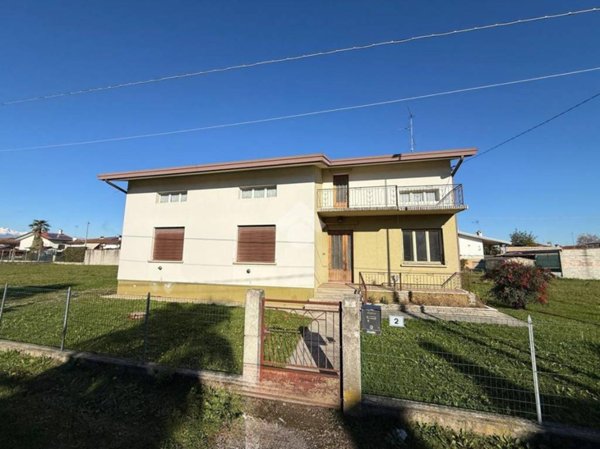 casa indipendente in vendita ad Azzano Decimo